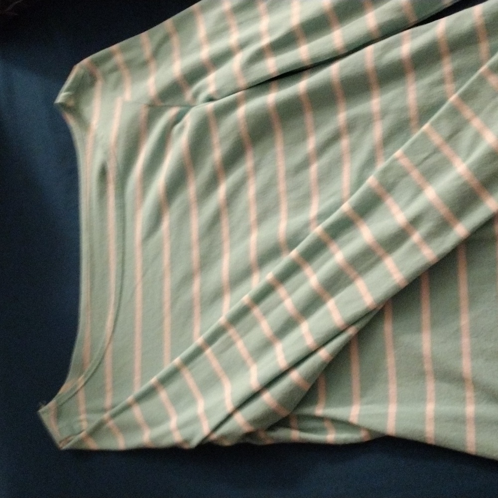Light weight sweater